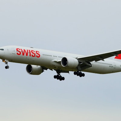 Eine Boeing 777 der Schweizer Fluggesellschaft Swiss beim Start kurz vor einem aufziehenden Gewitter. (Symbolbild)