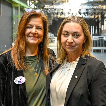 Von links zu sehen die Gleichstellungsbeauftragten Carmen Munoz-Berz und Nina Sommer.