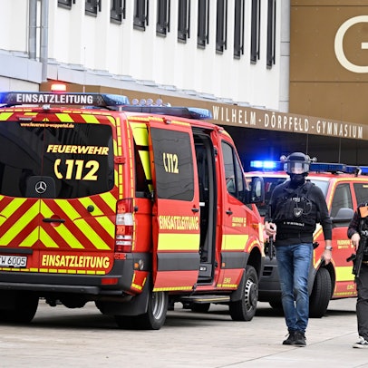 22. Februar: In Wuppertal hat ein Schüler bei einer Amoktat acht Schülerinnen und Schüler verletzt.