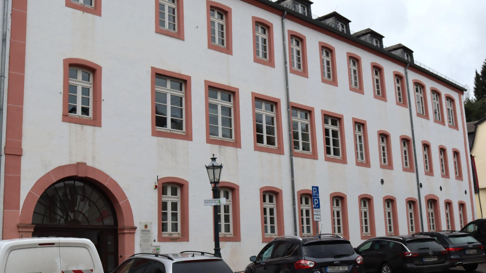 Die Außenansicht des Grundschulgebäudes.