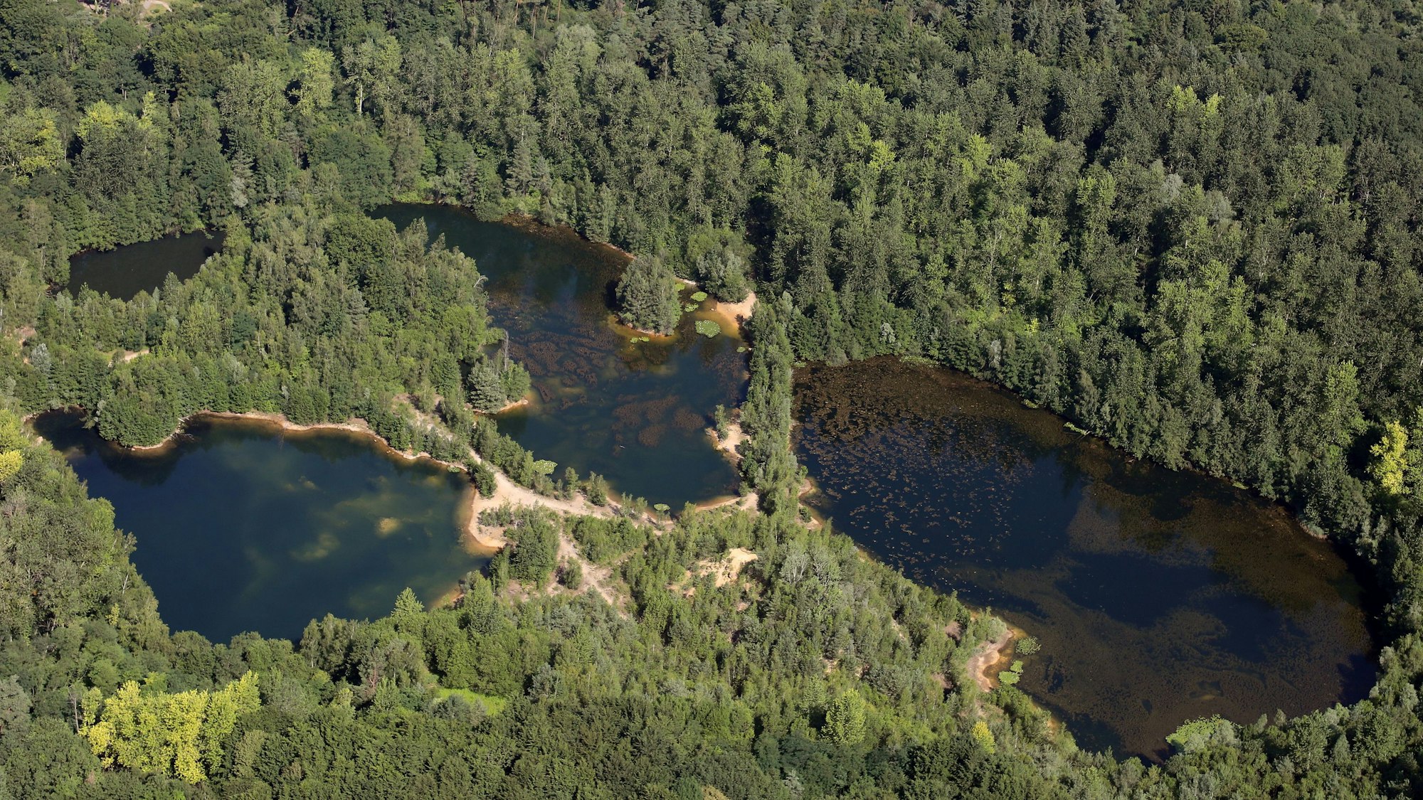 Grube Cox bei Bergisch Gladbach-Heidkamp aus der Vogelperspektive.