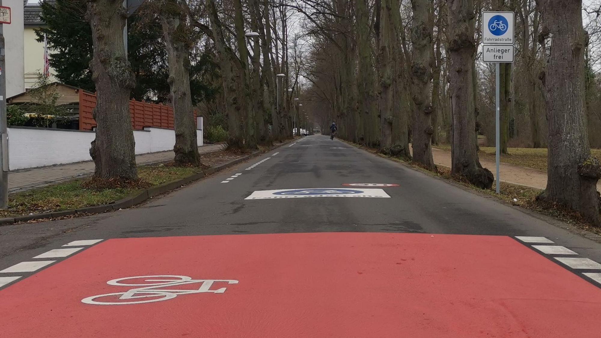 Die Fahrradstraße am Rheinbacher Stadtpark ist nur für Anlieger mit Motorfahrzeugen frei
