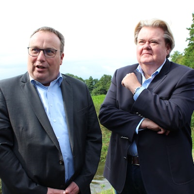 Oliver Krischer und Klaus Voussem bei einem Treffen im Kreis Euskirchen.