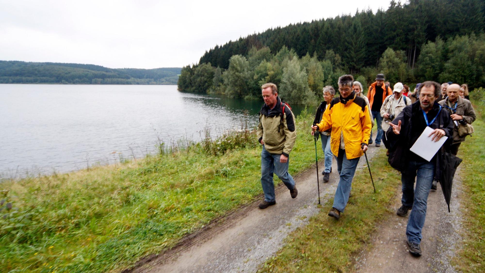 Wanderung mit Mark vom Hofe in die Schutzzone I der Großen Dhünn-Talsperre bei der unverDHÜNNt-Aktion im Jahr 2007.