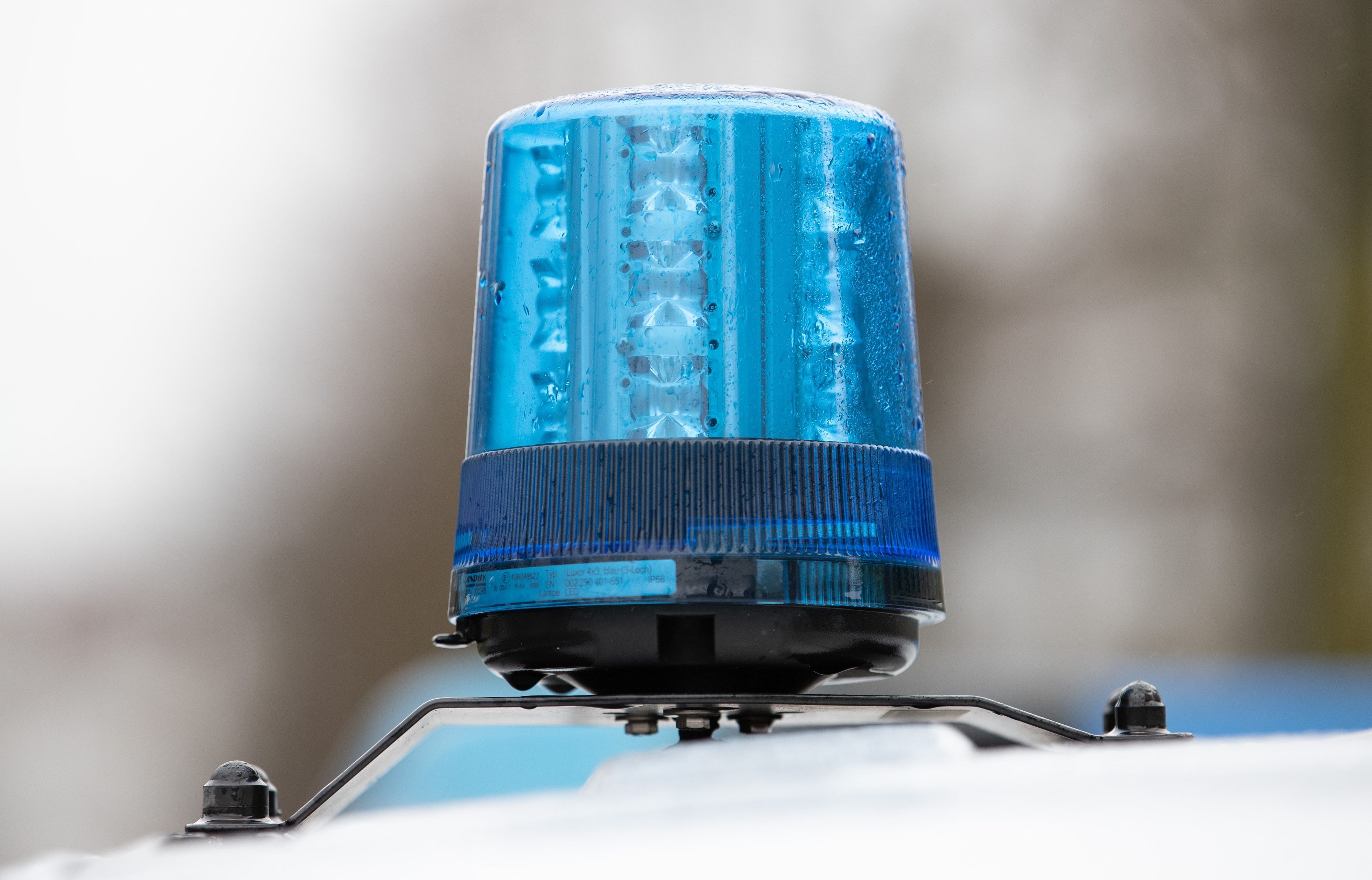 Das Blaulicht eines Polizei-Einsatzwagens.