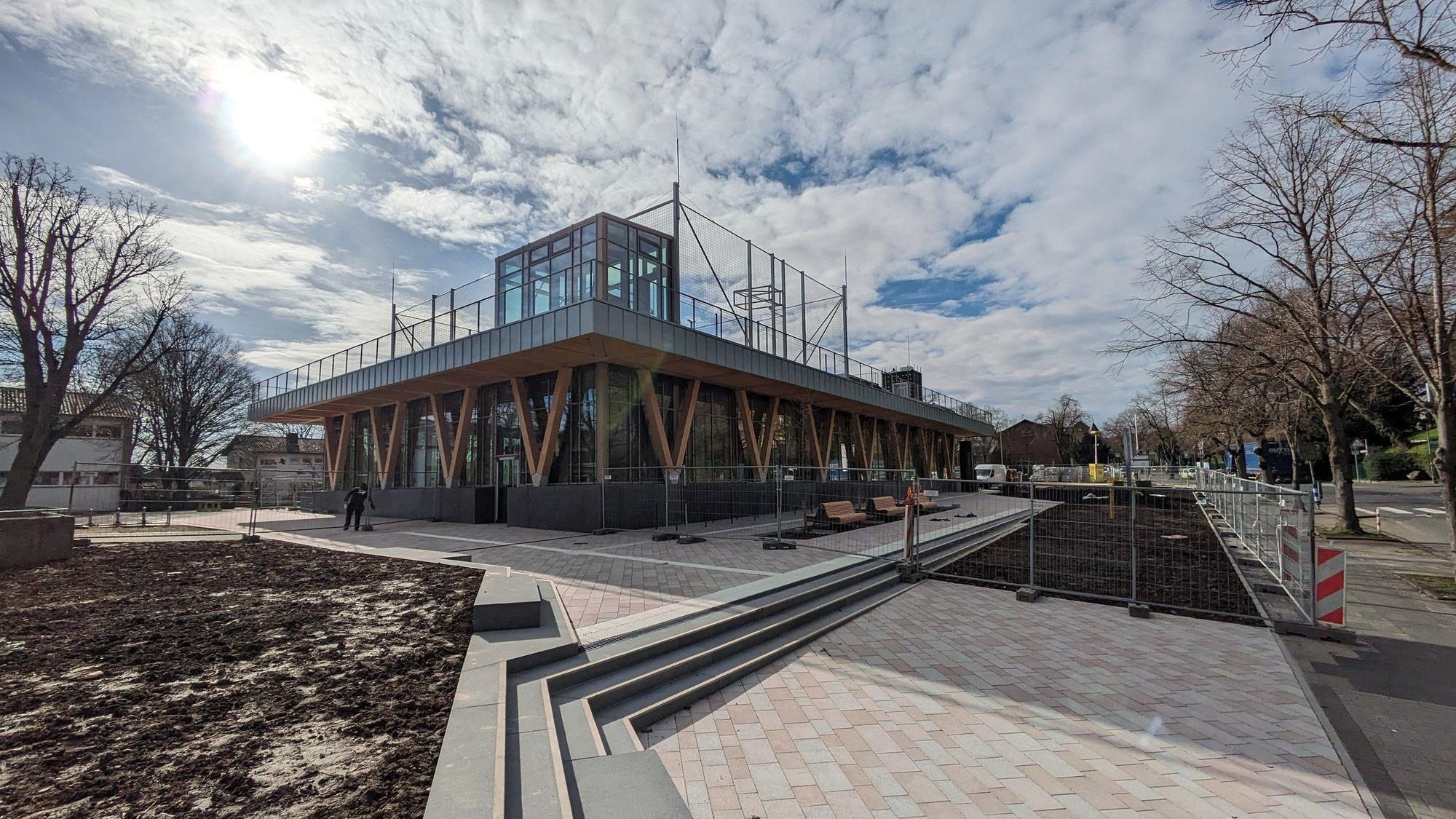 Herrenwingert in Alfter: Die Sport- und Kulturhalle Ende Februar 2024. Noch wird an der Halle gebaut.
