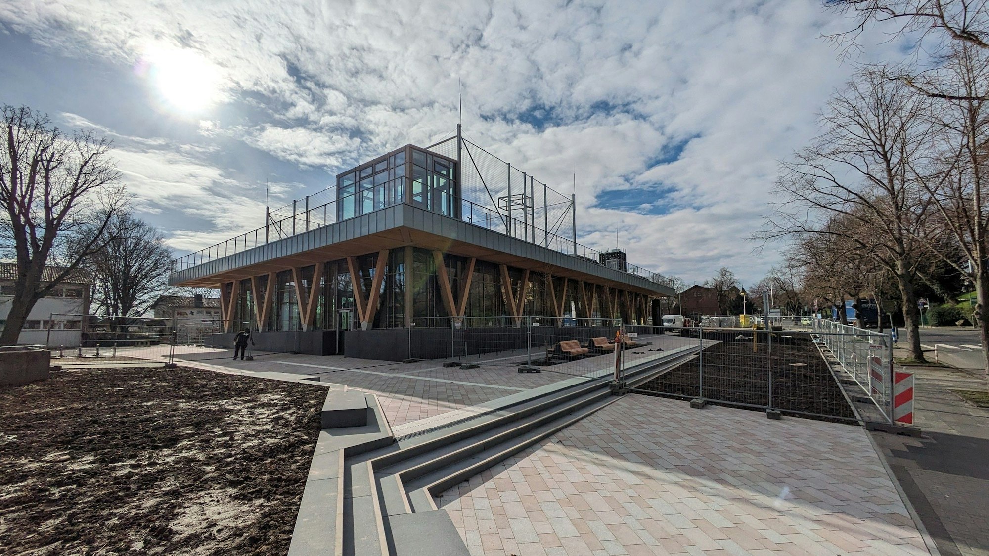 Herrenwingert in Alfter: Die Sport- und Kulturhalle Ende Februar 2024. Noch wird an der Halle gebaut.