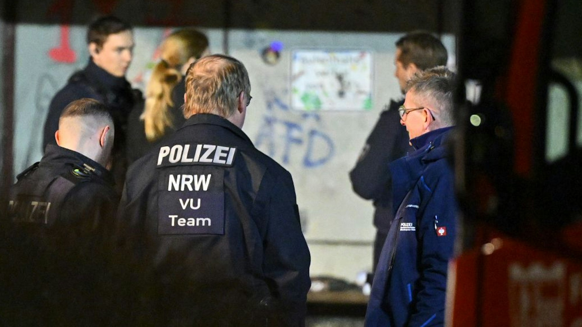 Ermittler am Tatort.