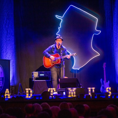 Singender Geschichtenerzähler: Björn Heuser bei der Albumpremiere in der Volksbühne.