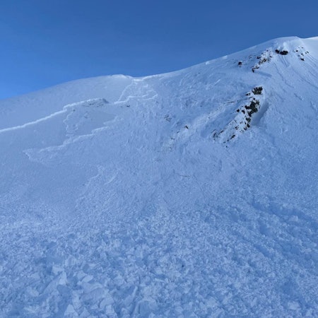 HANDOUT - 28.02.2024, Italien, Ratschings: Eine Lawine ist in der Nähe von Ratschings abgegangen. Eine deutsche Gruppe wurde von einer Lawine erfasst.