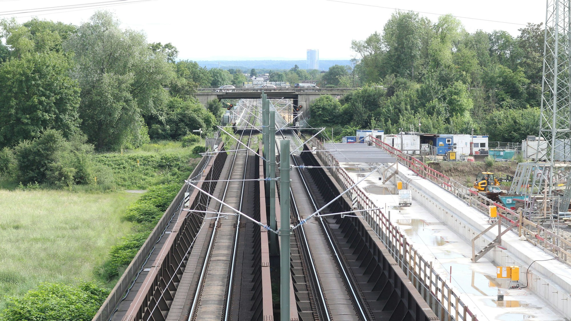 Wegen der Bauarbeiten an der S-Bahn-Strecke nach Bonn fallen im Streckenabschnitt zwischen Troisdorf und Linz (Rhein) bis Dezember viele Verbindungen aus.