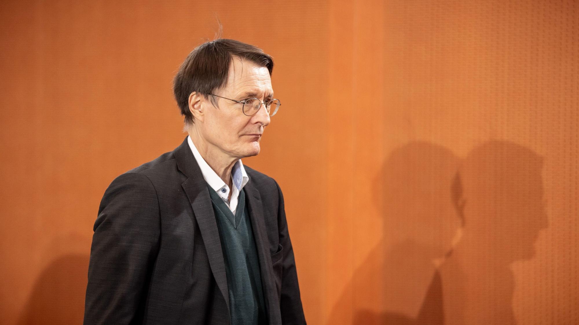 Auch das Gesundheitswesen muss sich Karl Lauterbach zufolge auf den Krieg vorbereiten.