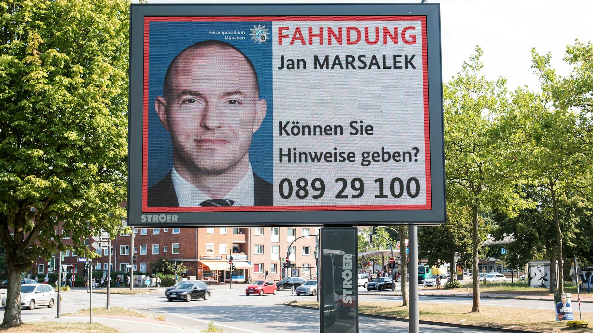 Der frühere Wirecard-Manager wird international gesucht, auch in Deutschland gab es 2020 öffentliche Aufrufe wie hier in Hamburg. (Archivbild)