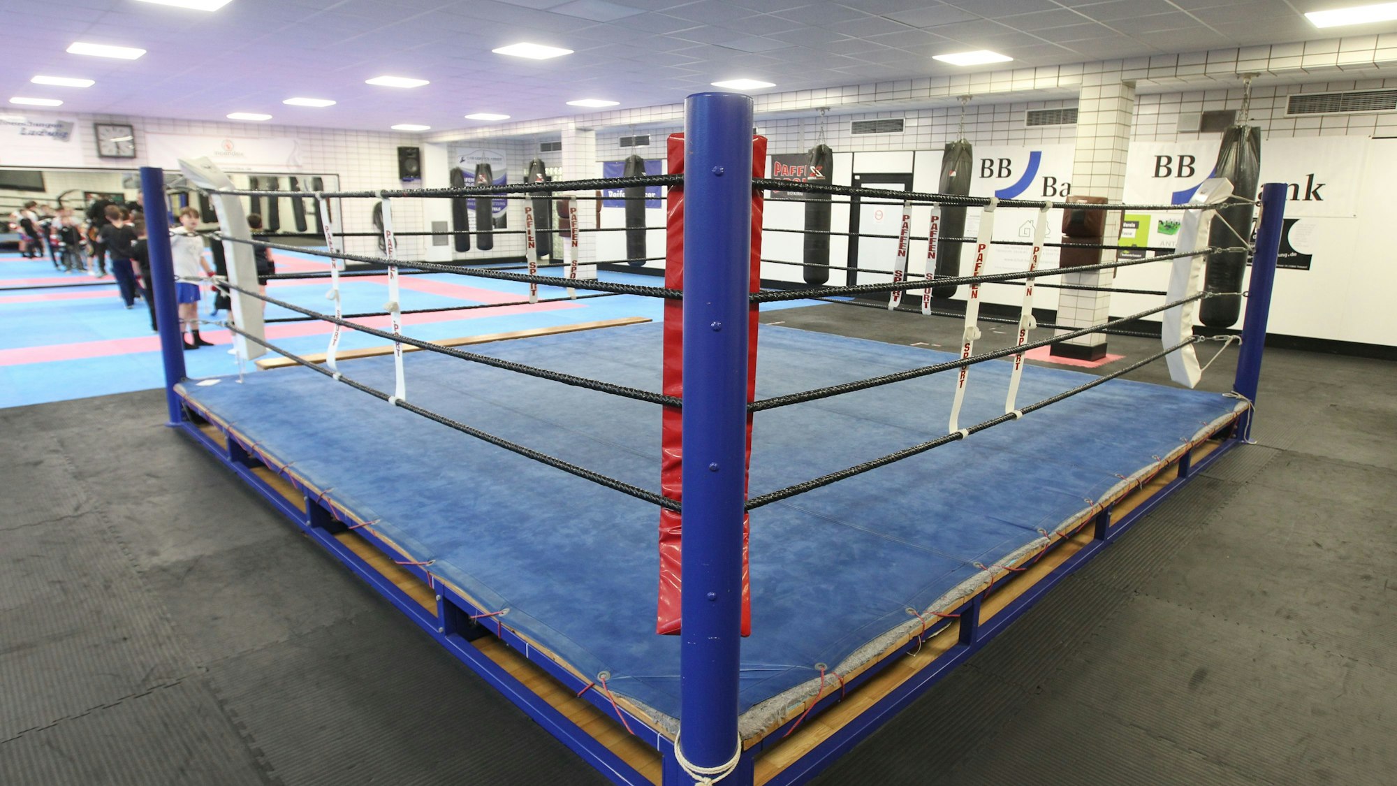 Ein Boxring darf natürlich nicht fehlen.