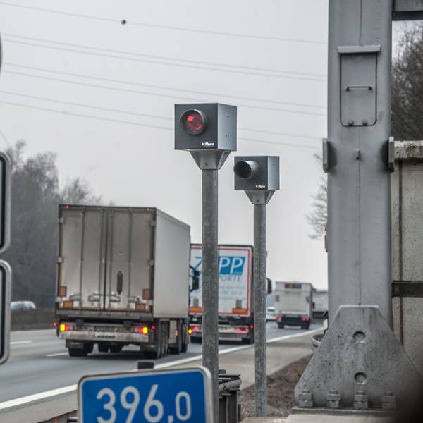 A1 Blitzanlage Geschwindigkeitsmessanlage Blitzer Radargerät Foto: Ralf Krieger
