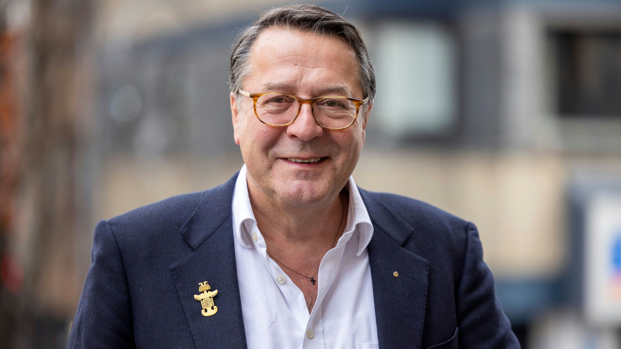 Hans Mörtter lächelt in die Kamera.