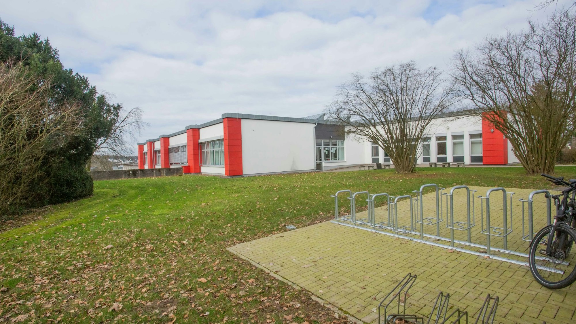 Das Foto zeigt die Hermann-Voss-Realschule.