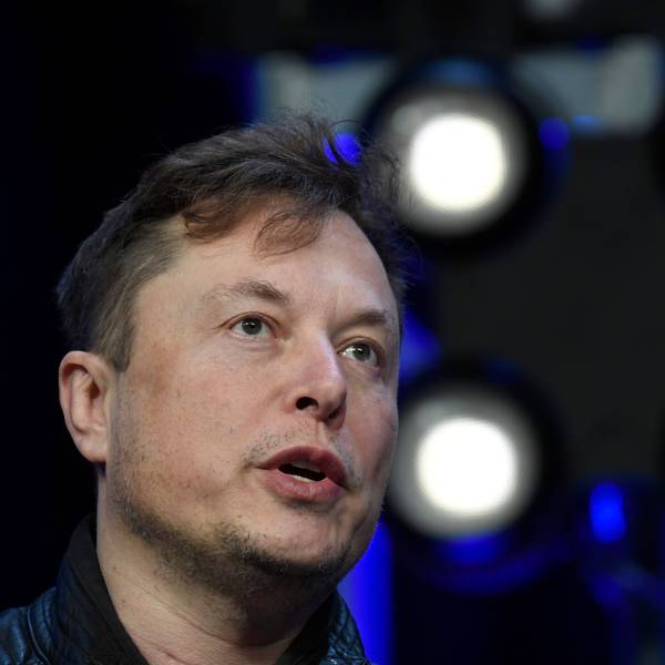 Elon Musk spricht auf einer Konferenz in Washington, DC.