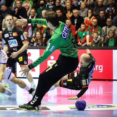 Spielszene aus dem Handballspiel VfL Gummersbach gegen den SC Magdeburg in der Bundesliga Saison 2023-2024.