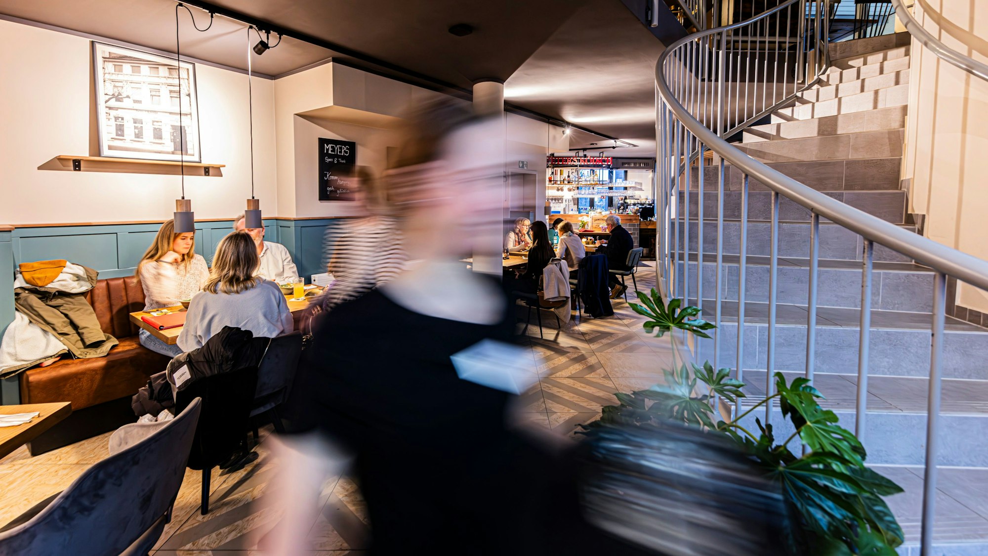 Blick in das Lokal Meyers, was nun in Bonn-Poppelsdorf gegenüber von dem Botanischen Garten zu finden ist.