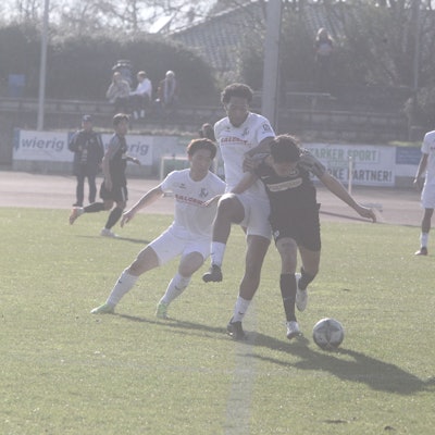 Alexander Tackie Sai (Mitte)