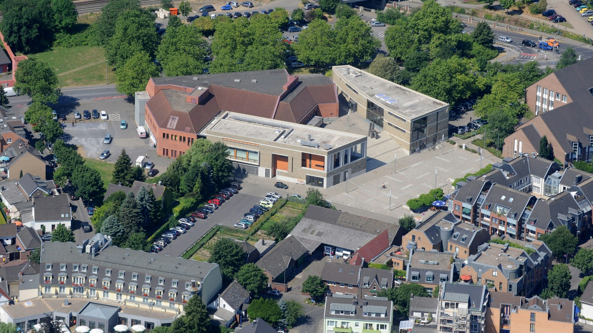 Ein Luftbild einer Stadt.