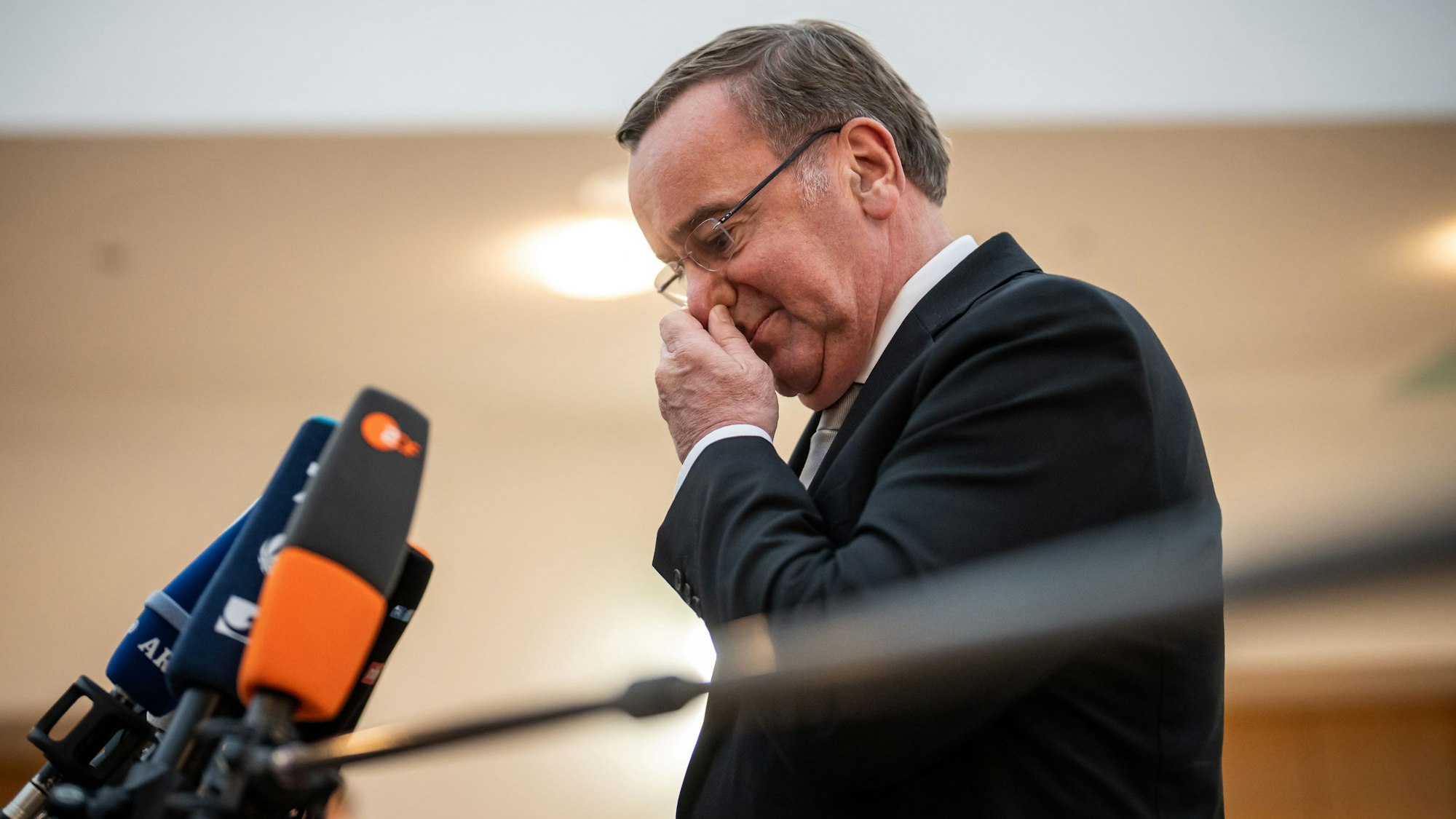 Boris Pistorius (SPD), Verteidigungsminister, gibt ein Pressestatement zu der Diskussion nach der Veröffentlichung eines Mitschnitts eines Gesprächs von deutschen Offizieren, zu Taurus-Marschflugkörpern, durch eine russische Propagandistin.