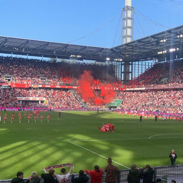 Pyrotechnik wurde beim Derby im Stadion abgebrannt.