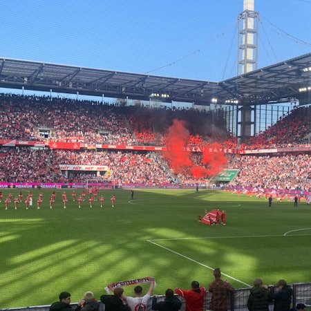 Pyrotechnik wurde beim Derby im Stadion abgebrannt.