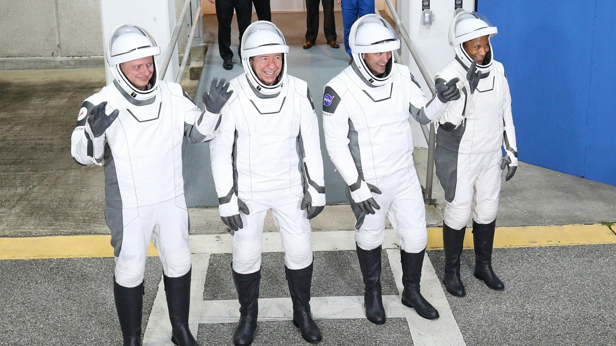 Die Crew-8-Astronauten (von links) Missionsspezialist Alexander Grebenkin, NASA-Astronaut und Pilot Michael Barratt, NASA-Astronaut und Kommandant Matthew Dominick und NASA-Astronautin und Missionsspezialistin Jeanette Epps.