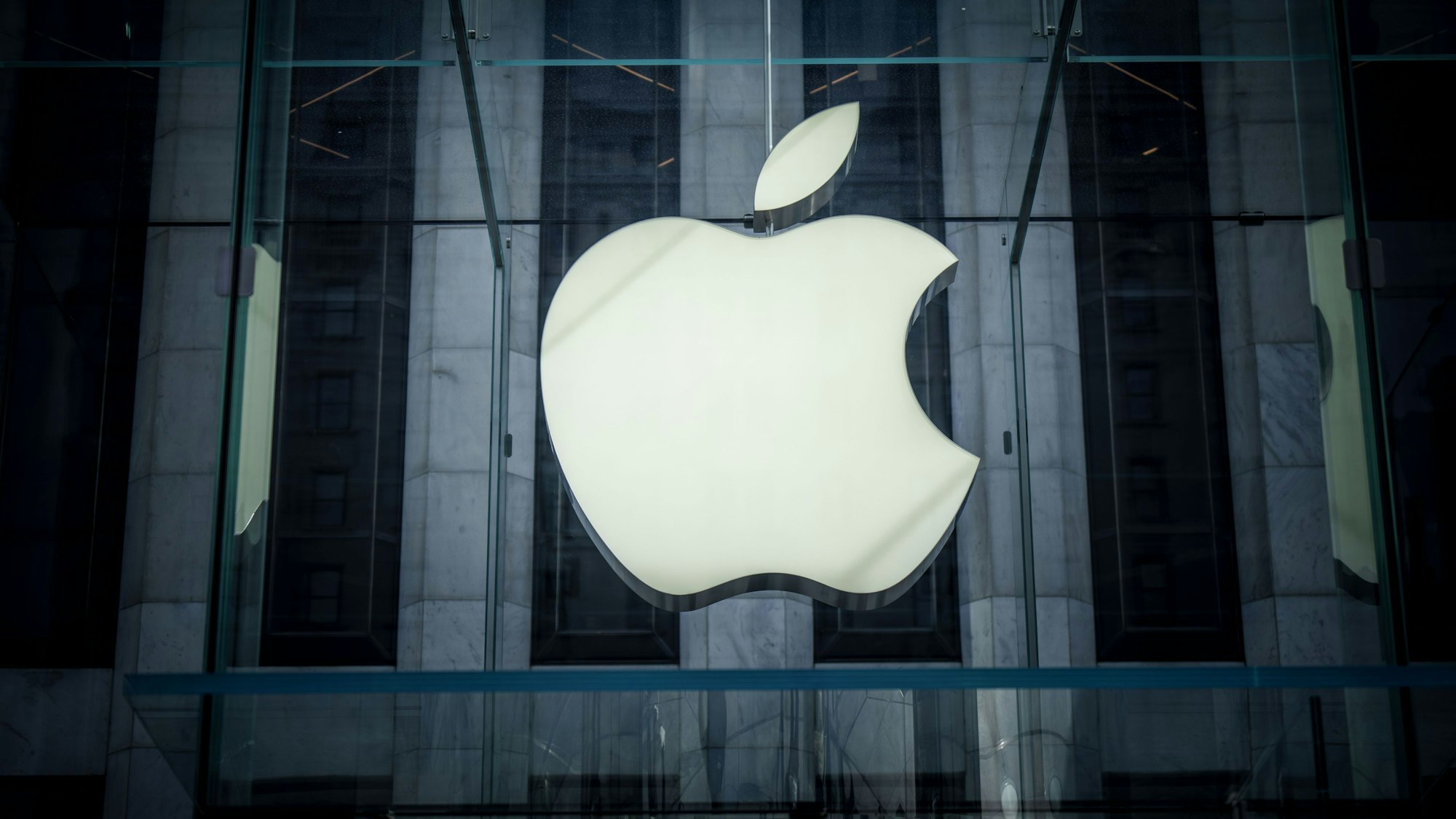 Das Logo von Apple aufgenommen in Manhatten.