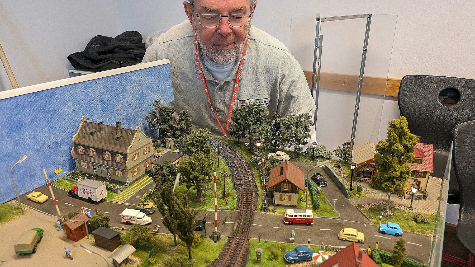 Hans-Wolfgang Mahrt präsentiert seine Märklin-Anlage.