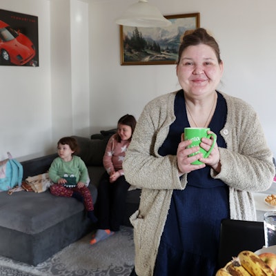 Dajana Boualem in ihrer Zweizimmerwohnung in Köln-Bilderstöckchen.