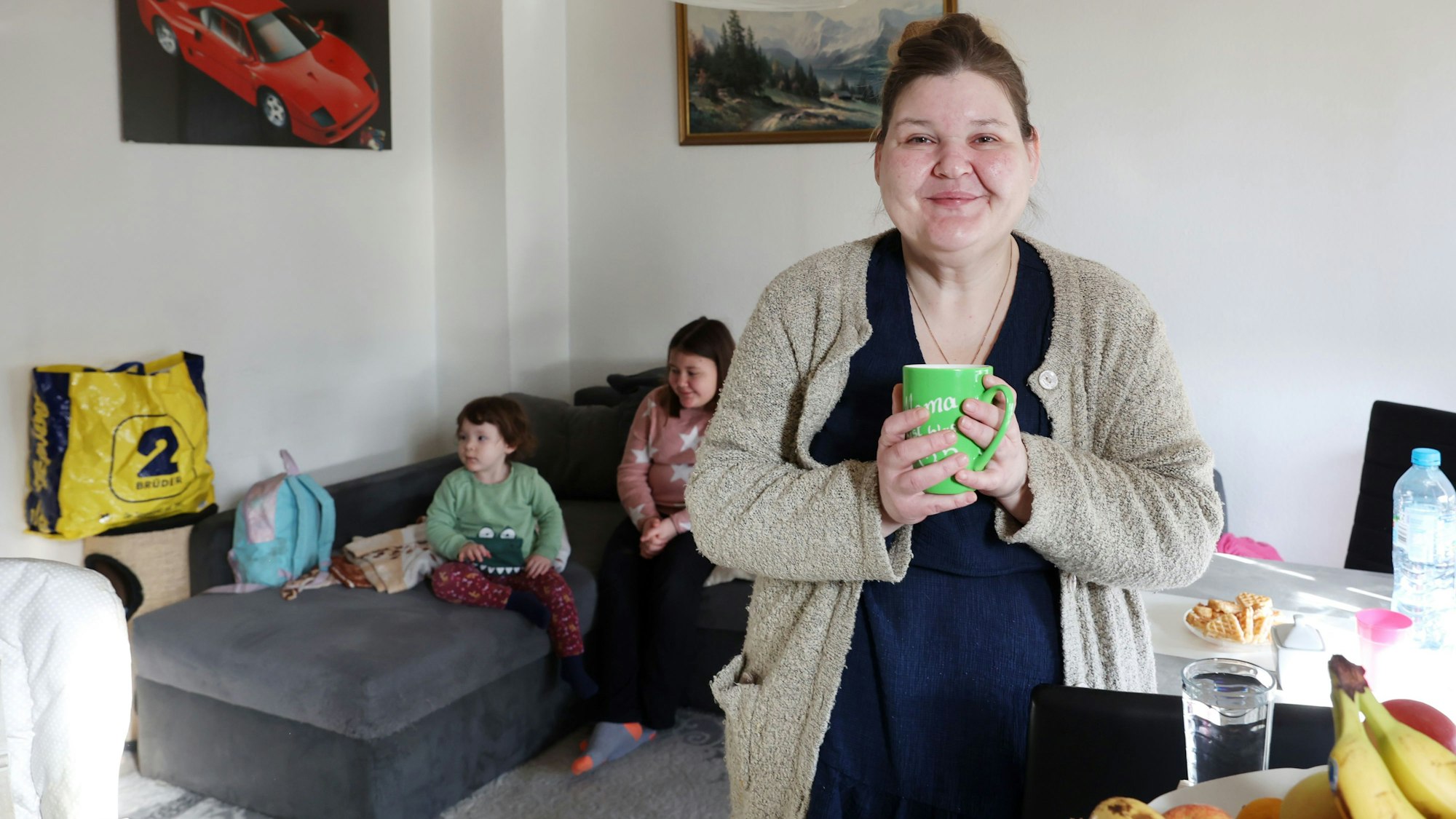 Dajana Boualem in ihrer Zweizimmerwohnung in Köln-Bilderstöckchen.
