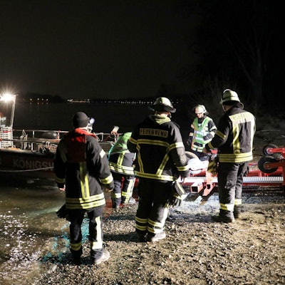 Die Löscheinheit Niederdollendorf der Freiwillgen Feuerwehr Königswinter war bei der Rettung einer Frau im Rhein im Einsatz.