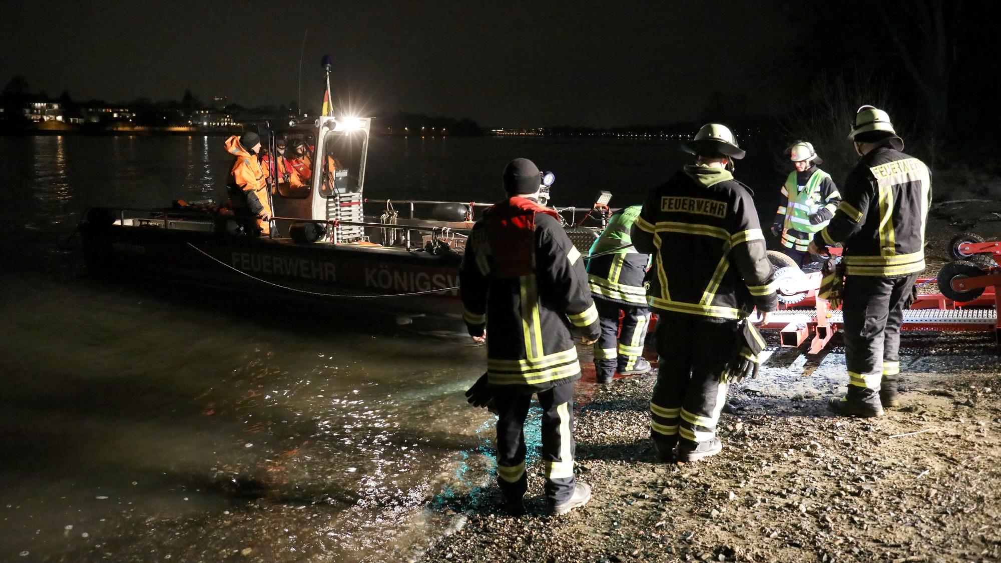 Die Löscheinheit Niederdollendorf der Freiwillgen Feuerwehr Königswinter war bei der Rettung einer Frau im Rhein im Einsatz.