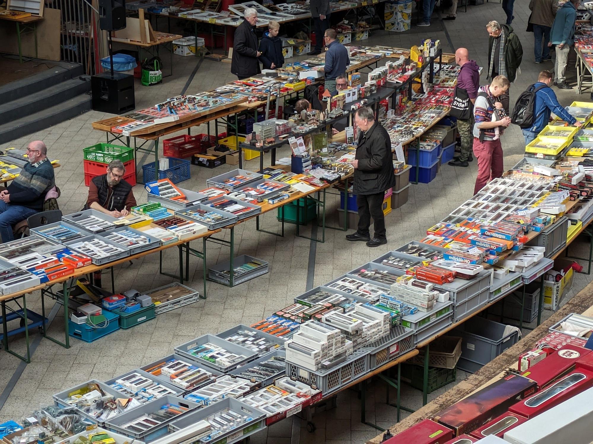 636 Besucher wurden auf der Modellbahnbörse des Eisenbahnamateur-Clubs Bonn-Sechtem am Alexander-von-Humboldt-Gymnasium gezählt.
