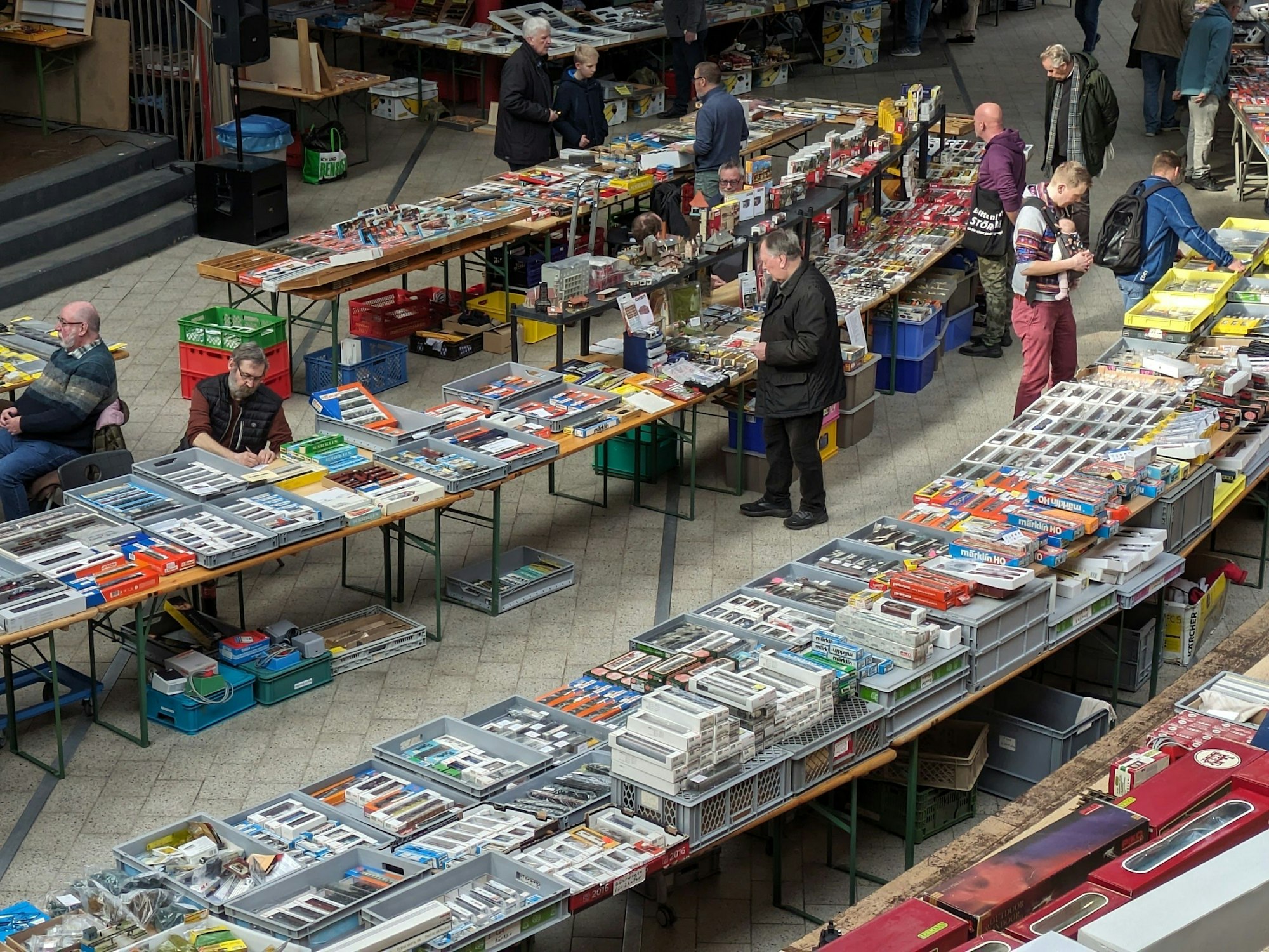 636 Besucher wurden auf der Modellbahnbörse des Eisenbahnamateur-Clubs Bonn-Sechtem am Alexander-von-Humboldt-Gymnasium gezählt.