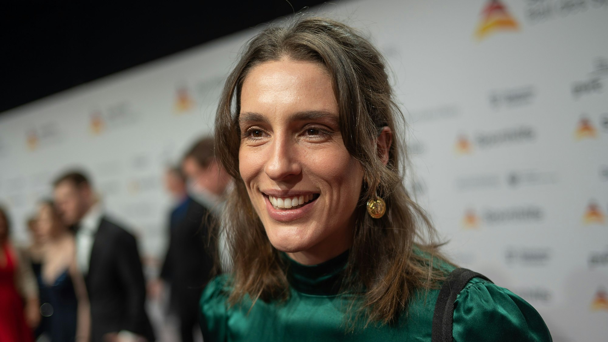 Andrea Petkovic, ehemalige Tennisspielerin, steht während des 52. Ball des Sports der Stiftung Deutsche Sporthilfe in der Festhalle Frankfurt auf dem Roten Teppich. +++ dpa-Bildfunk +++