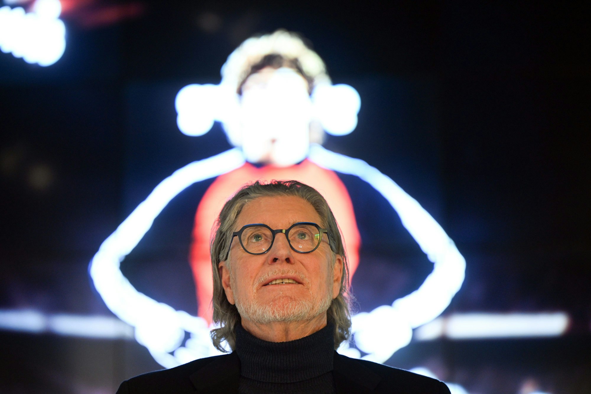 : Der frühere Fußball-Nationaltorwart Toni Schumacher steht in einem Ausstellungsraum des Deutschen Fußballmuseums. Schumacher stellte das Theaterstück „Die Nacht von Sevilla“ im Deutschen Fußballmuseum vor.