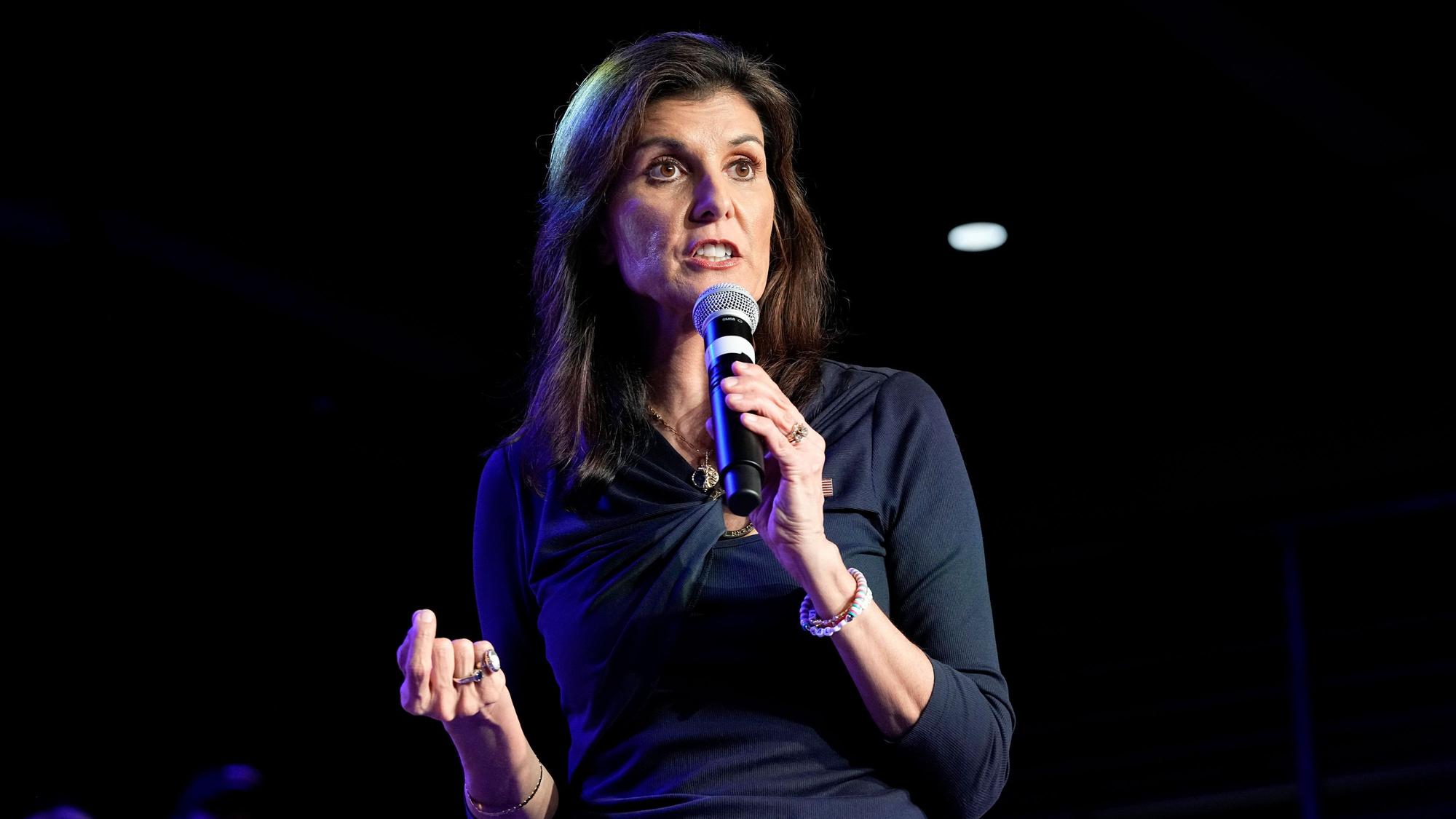 Nikki Haley (Republikaner), ehemalige UN-Botschafterin der USA und US-Präsidentschaftsbewerberin, spricht bei einer Wahlkampfveranstaltung in Forth Worth, Texas.