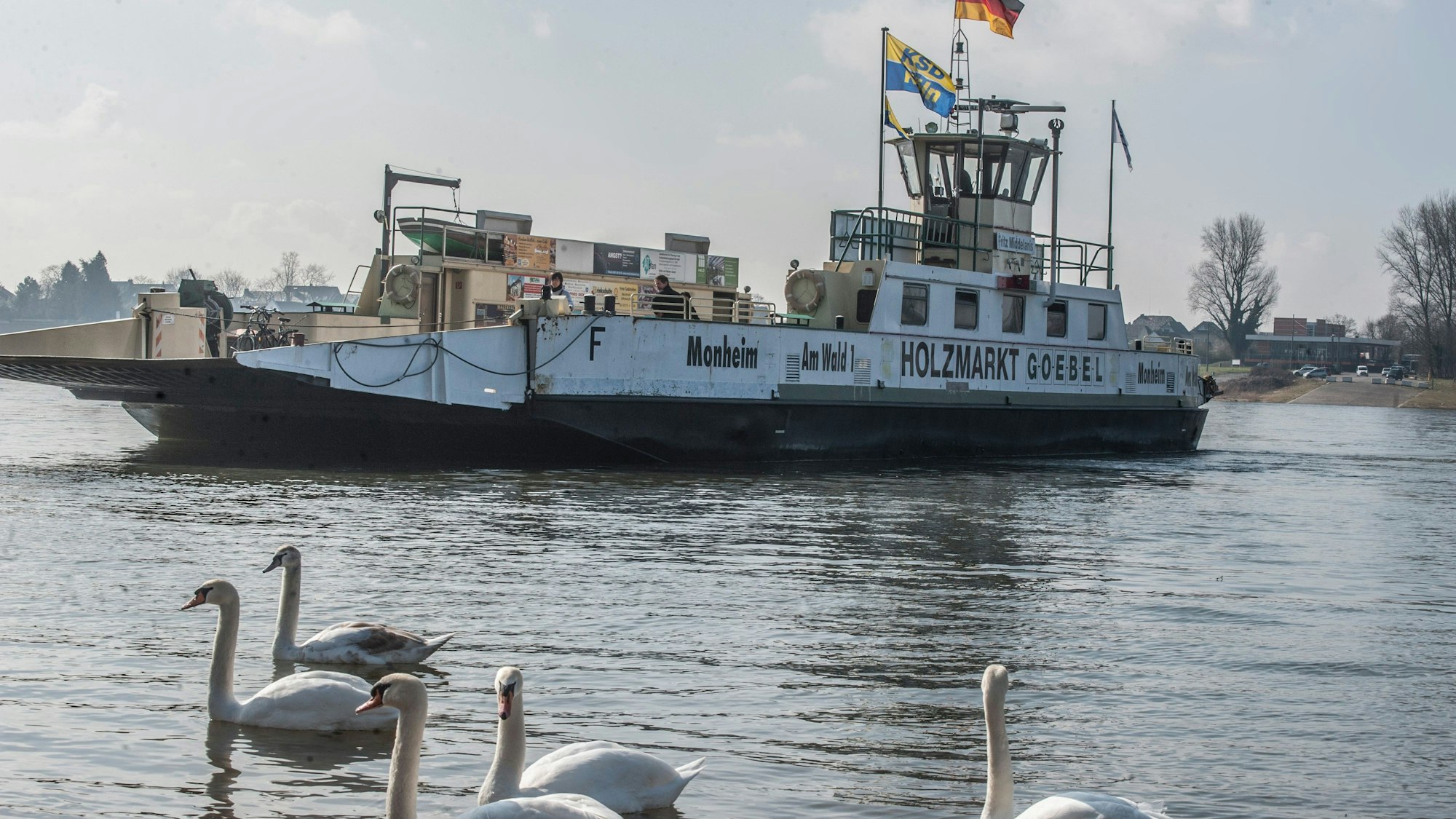 Die Fähre Fritz Middelanis auf dem Rhein in Hitdorf (Archivbild). Foto von Ralf Krieger
