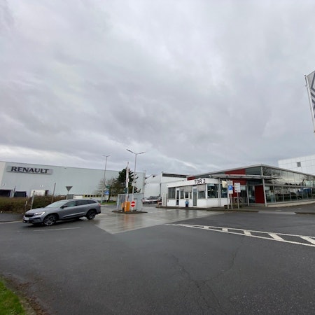 Zu sehen sind die Gebäude der Renault Deutschland AG in Brühl-Vochem.
