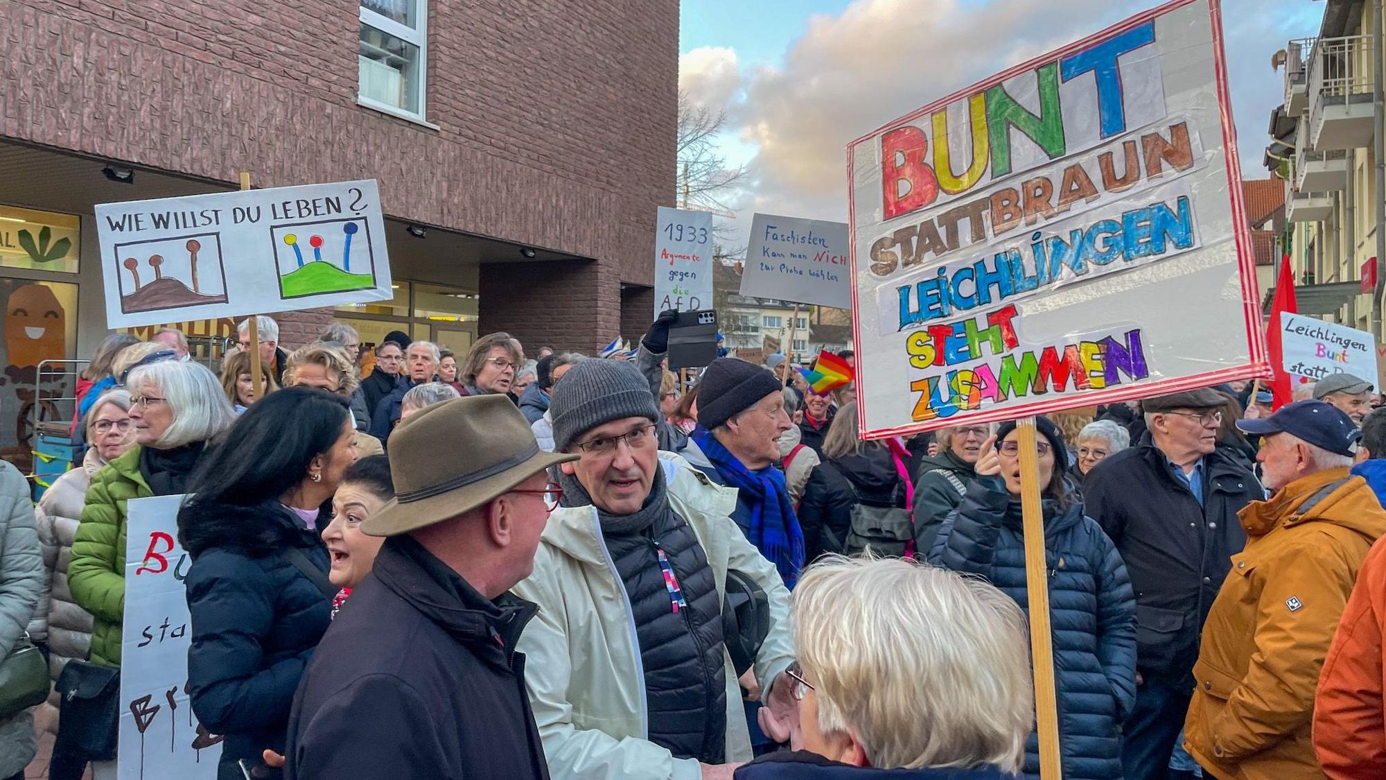 Anfang Februar hat es bereits zwei Demos, hier die vom Integrationsrat organisiert, gegeben.