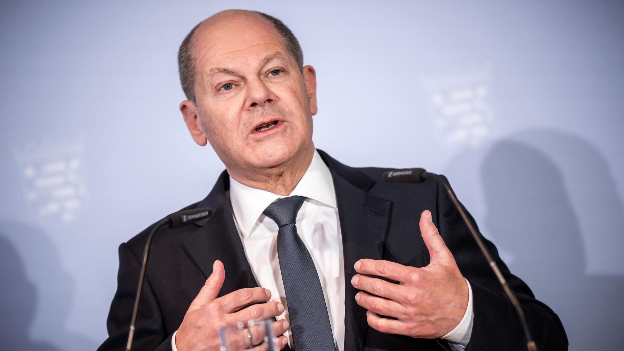 06.03.2024, Berlin: Bundeskanzler Olaf Scholz (SPD) spricht bei der Pressekonferenz nach der Ministerpräsidentenkonferenz (MPK)