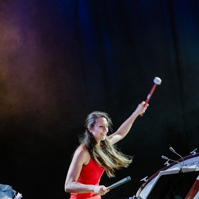 Die Schlagzeugerin Vivi Vassileva spielt im Familienkonzert des Gürzenich-Orchesters.