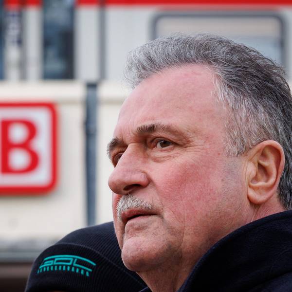 Claus Weselsky, Bundesvorsitzender der GDL, während einer früheren Kundgebung. Bei der Deutschen Bahn stehen erneut Streiks an.