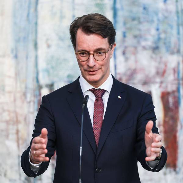Hendrik Wüst (l, CDU) Ministerpräsident von Nordrhein-Westfalen
