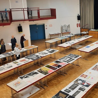 Auf dem Bild ist die Sitzung der Jury im Stadtsaal zu sehen.
