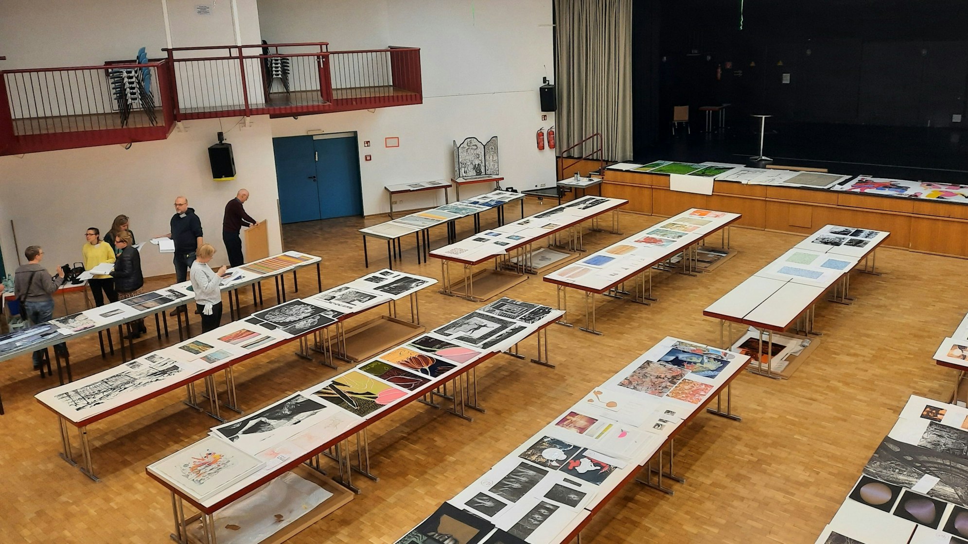 Auf dem Bild ist die Sitzung der Jury im Stadtsaal zu sehen.